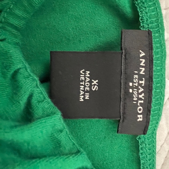 Like new sleeveless top size XS - Picture 3 of 4